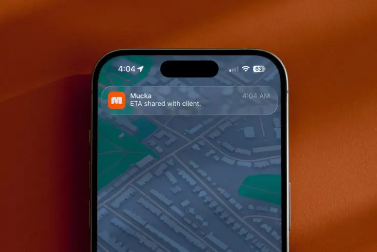 Mucka sending an automatic customer ETA update so tradesmen don't need to call